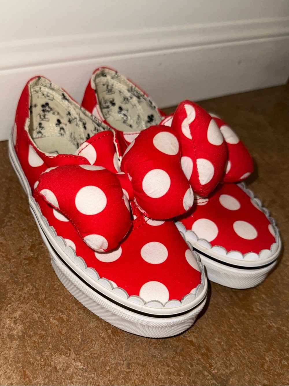 13 Kids - Vans x Disney Minnie Mouse 90th Birthday Sneakers – Polka Dot & Bow